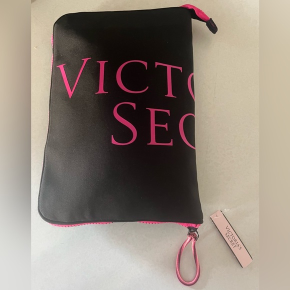 Victoria's Secret Handbags - Victoria’s Secret Gym Bag Tote Bag Black Small Zip Up To Large Tote Bag - NWT